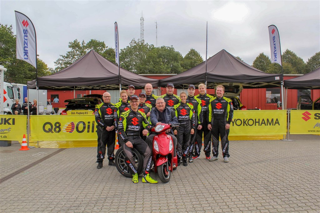 God stemning hos Suzuki Motorsports medlemmer på servicepladsen